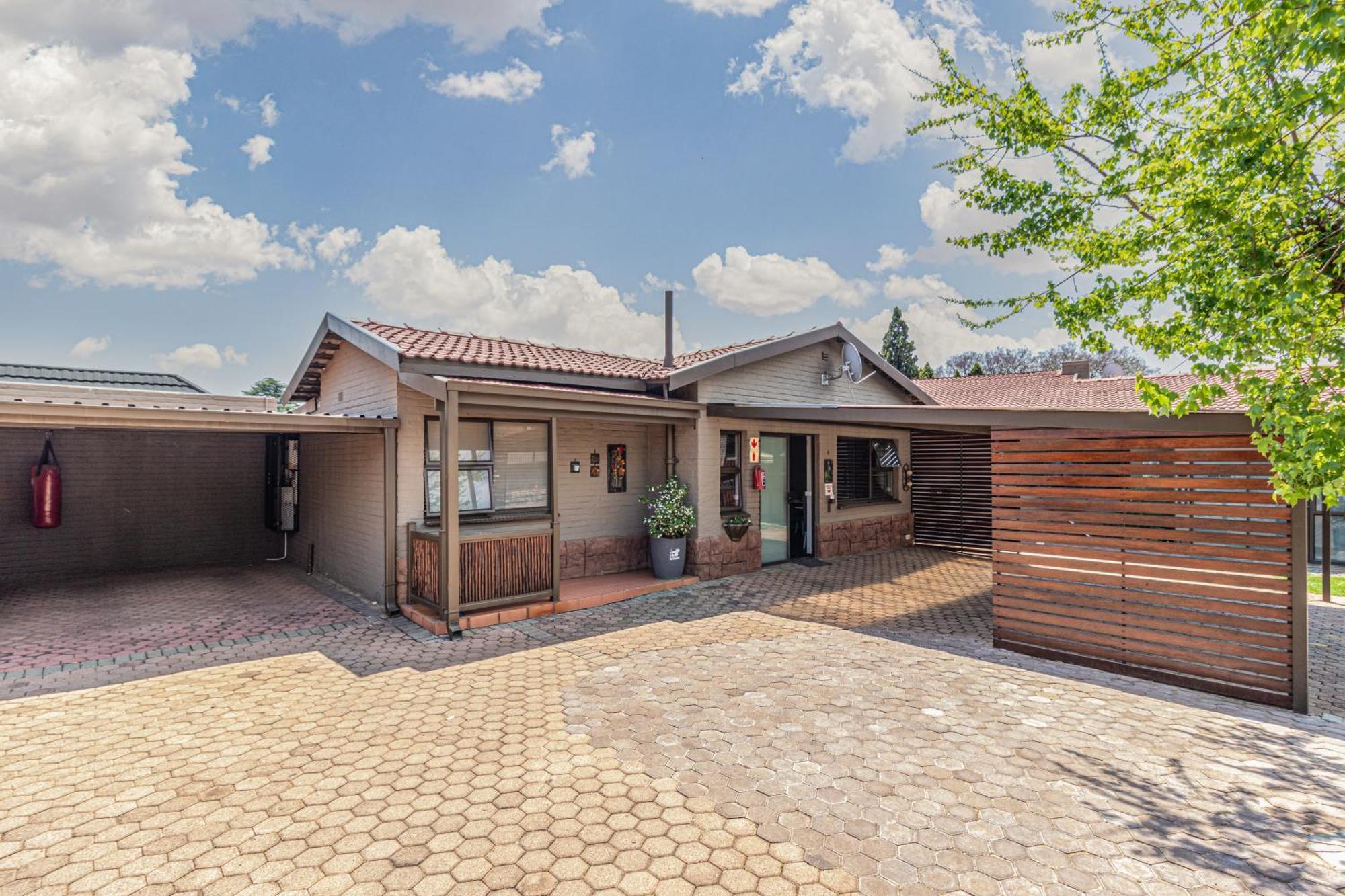 Gold Crest Guesthouse Roodepoort Dış mekan fotoğraf