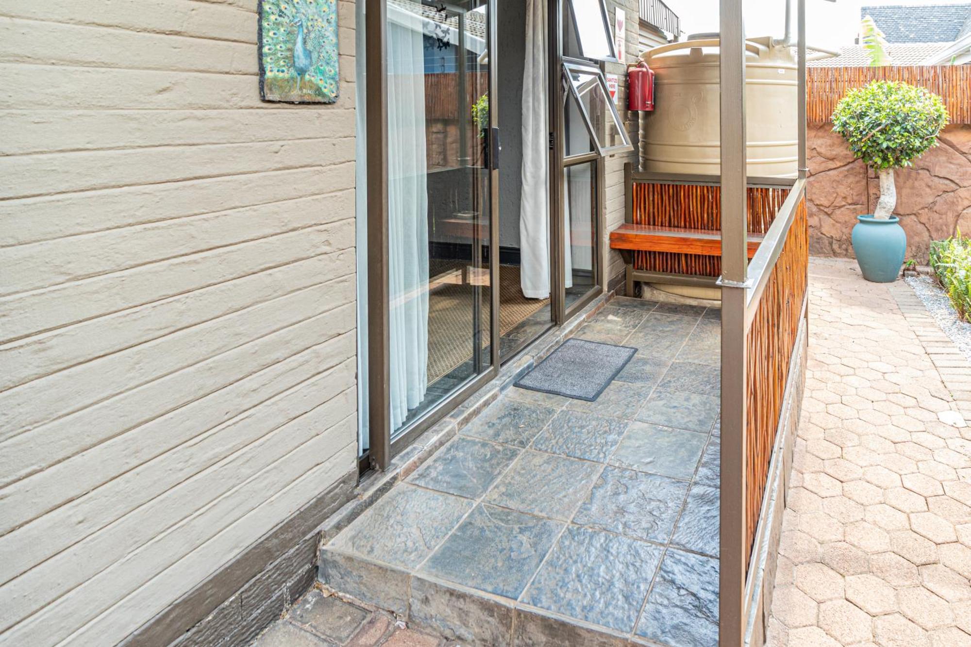 Gold Crest Guesthouse Roodepoort Dış mekan fotoğraf